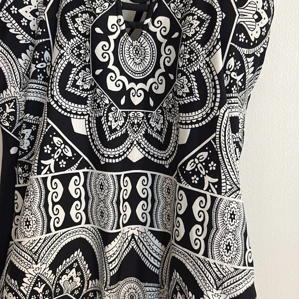 Jantzen black & white medallion black strappy back one-piece bathing suit.size 8 - Picture 6 of 11